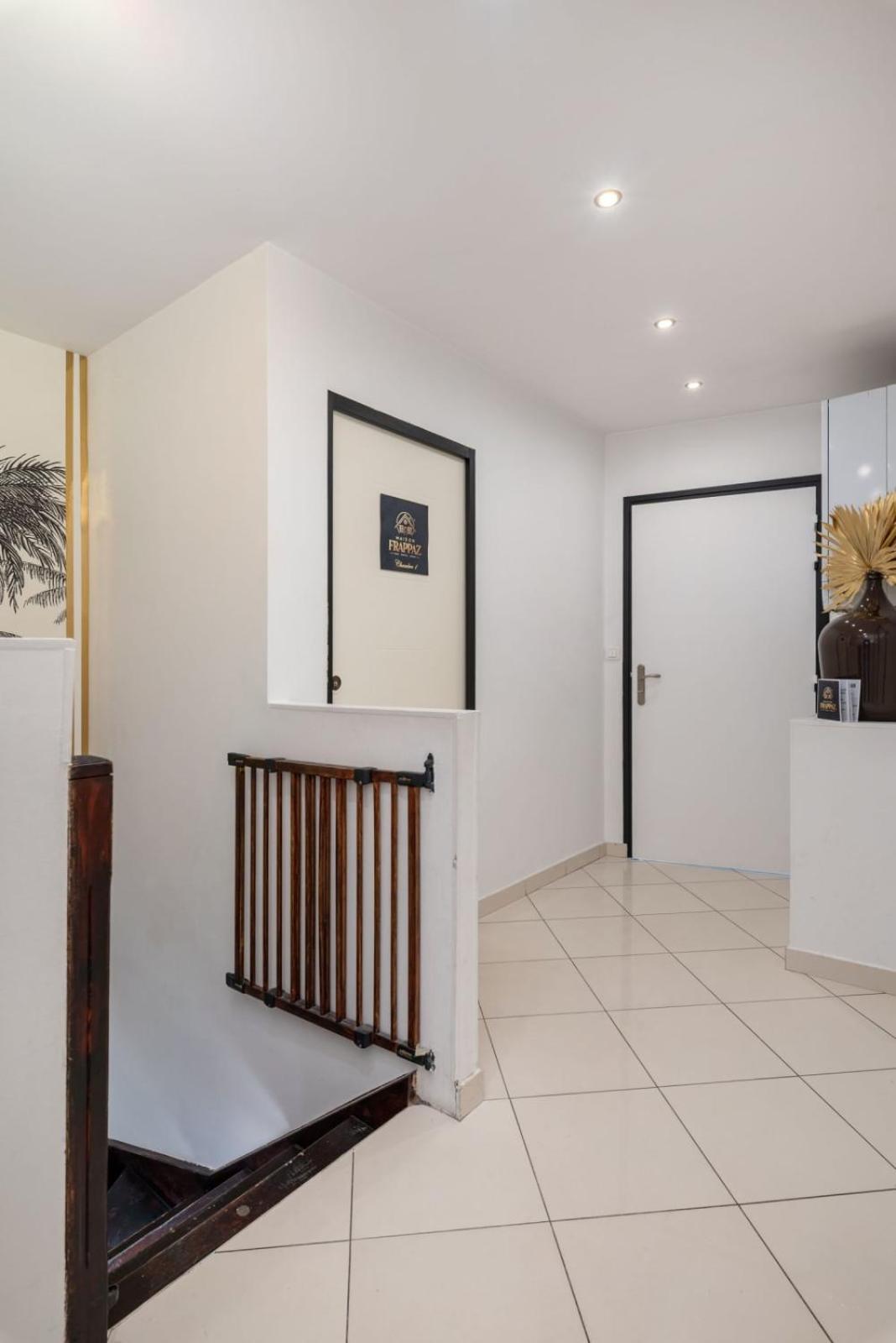 Maison Frappaz - 4 Bedrooms With Garden วีเลอร์บาน ภายนอก รูปภาพ